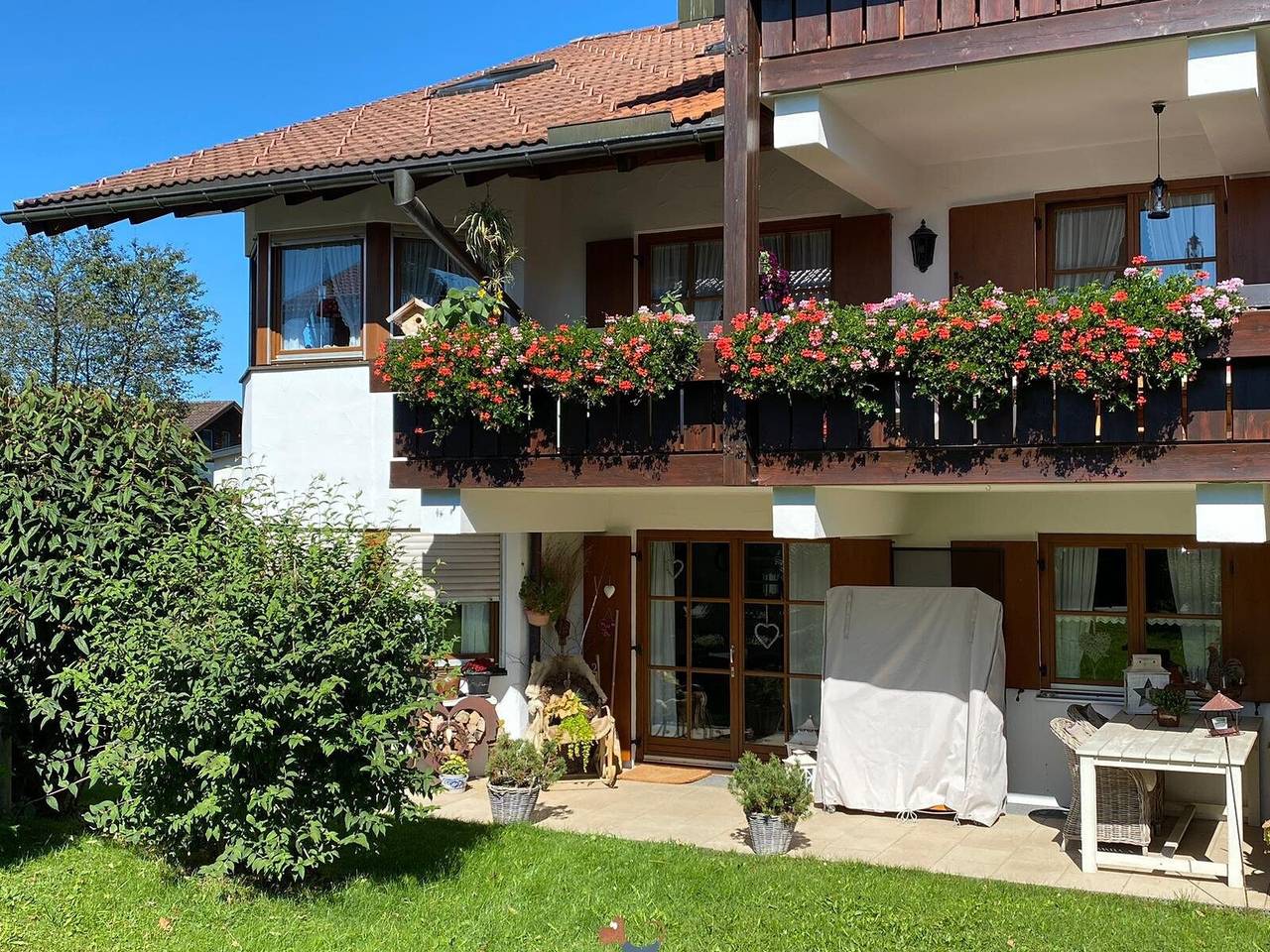 Ganze Wohnung, Ferienwohnung 'Chaletwohnung Alpenglück' mit privater Terrasse, privatem Garten und Wi-Fi in Grünten, Burgberg im Allgäu