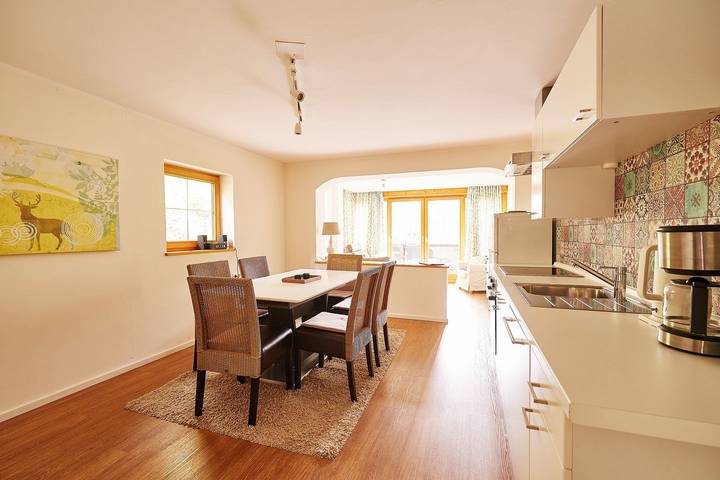 Ferienwohnung für 6 Personen, mit Balkon und Garten sowie Ausblick in Tiefenbach (Oberstdorf)