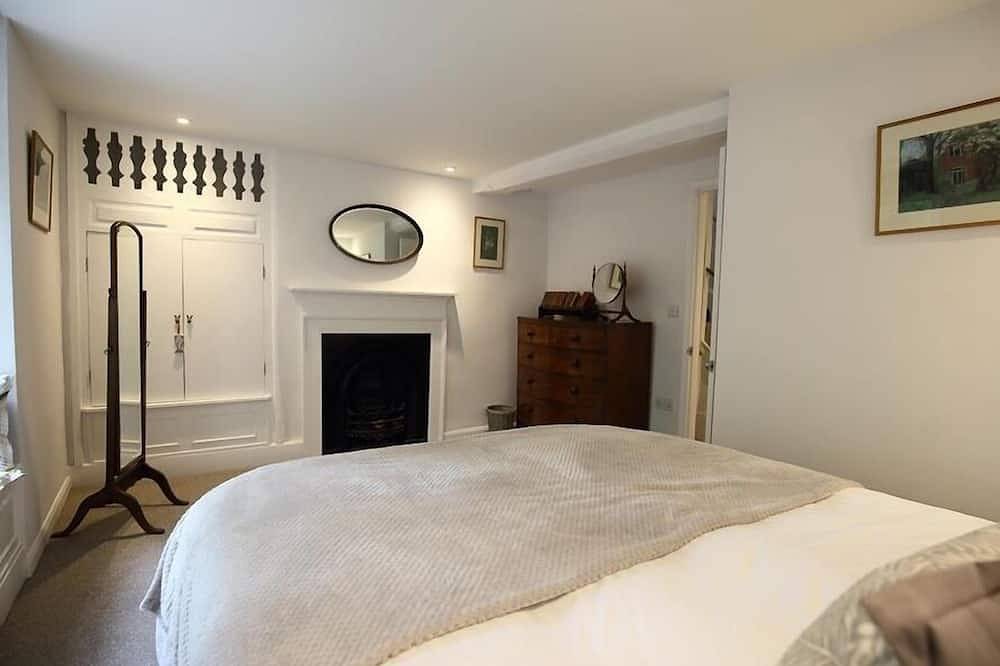 Hare House, pet friendly, with open fire in Chipping Norton in Chipping Norton, Oxfordshire