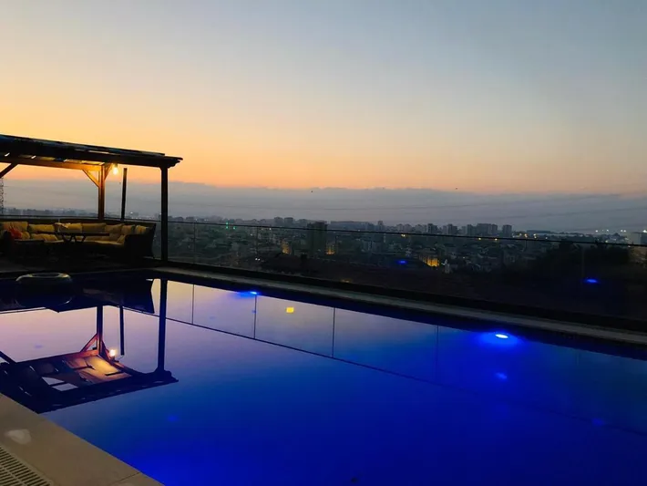 Chalet para 8 personas, con balcón y sauna además de jacuzzi y piscina - 1
