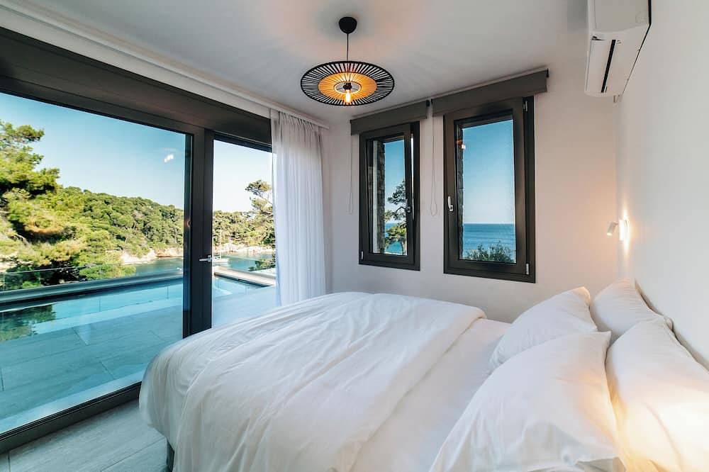 Ocean-front villa, private pool in Alonissos island, Greece. Panoramic sea view. in Alonissos