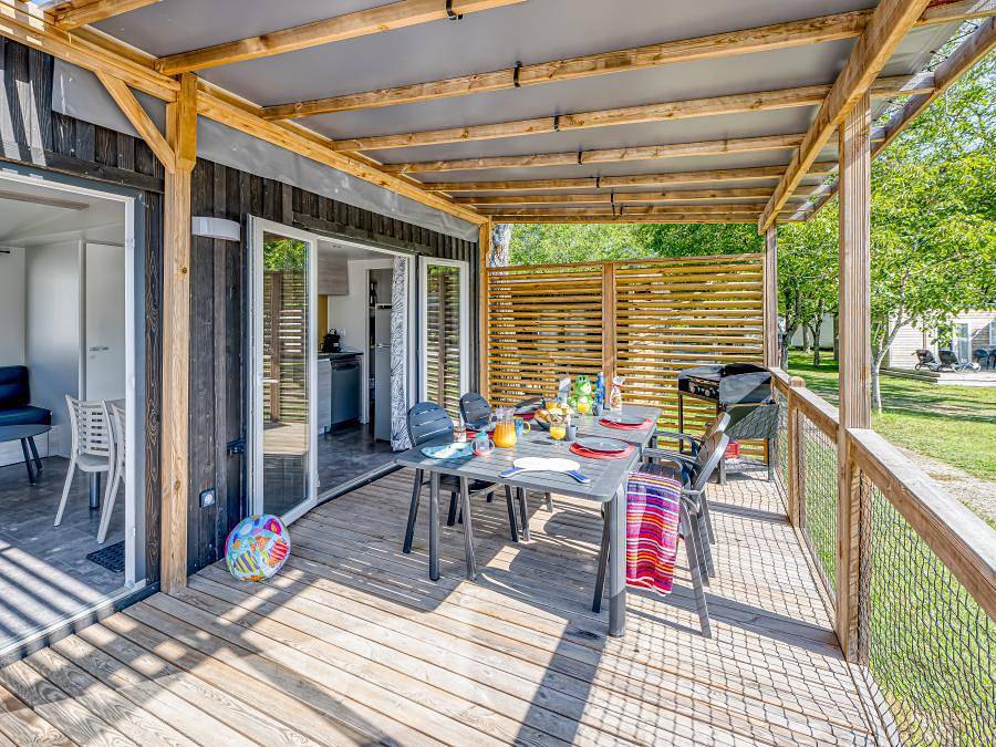 Flower Camping Le Kerleyou - Mobilhome 4 personas - Homeflower Premium 29m² - 2 habitaciones + terraza cubierta 21m² + Clim + Tv + sábanas + toallas 4 pers. in Douarnenez, Iroise
