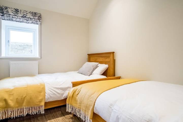 School Cottage, family friendly, luxury holiday cottage in Holmfirth in Westliches Yorkshire