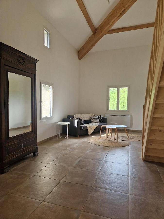 Location de vacances pour 6 personnes, avec jardin ainsi que vue et piscine, animaux acceptés à Rochebaudin - 2