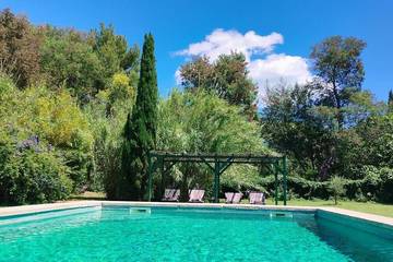 Gîte pour 17 personnes, avec piscine et jardin à Alénya