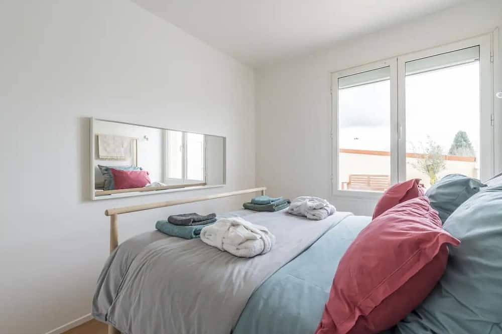 Entire apartment, 44 m2 air-conditioned apartment with terrace not overlooked in Magny-les-Hameaux, Parc naturel régional de la Haute Vallée de Chevreuse