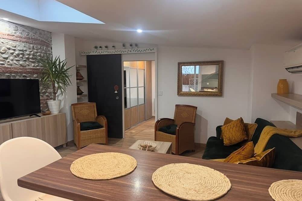 Entire apartment, Apartment T2 Parking Terrace Swimming pool in Eaunes, Toulouse region