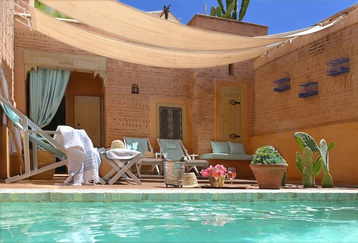 Alojamiento y desayuno para 2 personas, con jardín y piscina en Marrakech