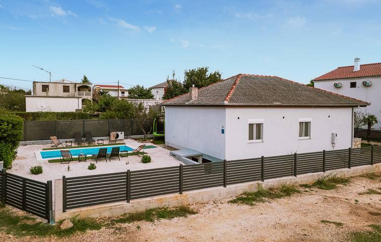 Ferienhaus für 8 Personen, mit Garten und Pool sowie Terrasse - 1