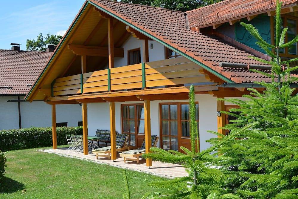 Ganze Wohnung, Freistehendes Ferienhaus mit drei Schlafzimmern und Balkon in Büchelberg, Windorf