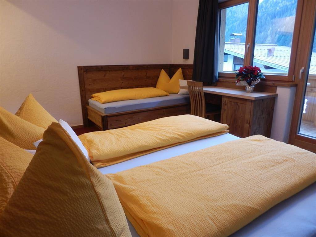 Ganze Ferienwohnung, App. 4-5 Pers.: 2 Schlafräume, Dusche,Wc in Lechtaler Alpen, Flirsch