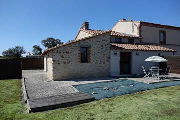 Gîte pour 2 personnes, avec piscine ainsi que jardin et terrasse, animaux acceptés dans Chaumes-en-Retz