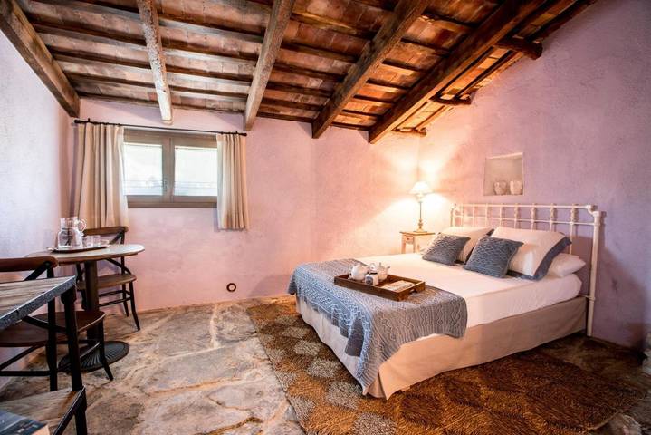 Casa rural para 2 personas, con Terraza y Jacuzzi además de Jardín y Piscina en Osona - 4