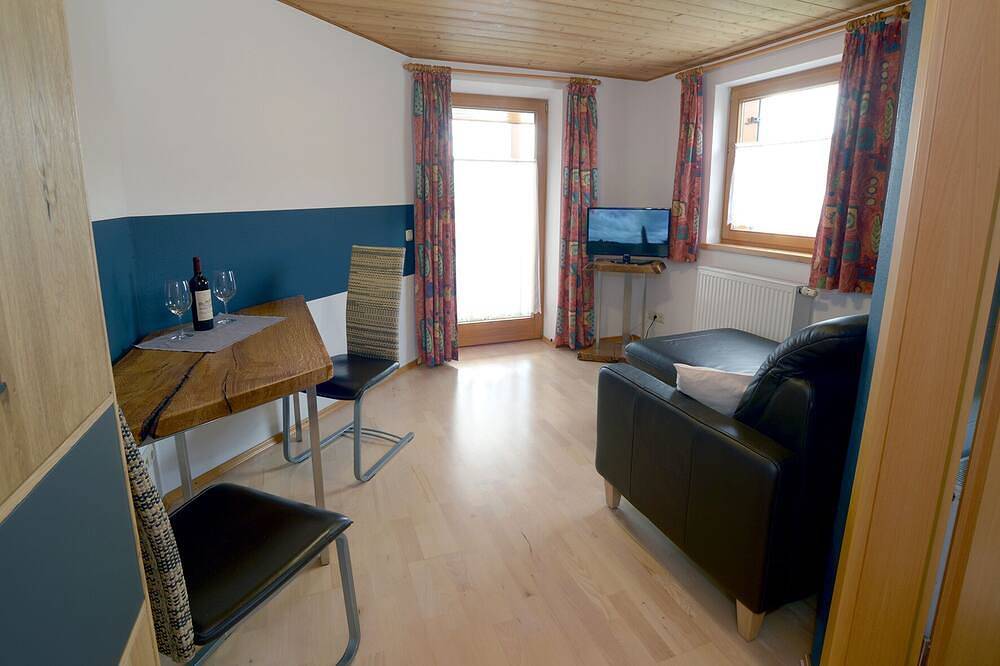 Ganze Wohnung, Haus Vöhringer - Moderne Ferienwohnung in Toplage direkt am Hopfensee im Allgäu in Hopfen am See, Bayerisch Schwaben