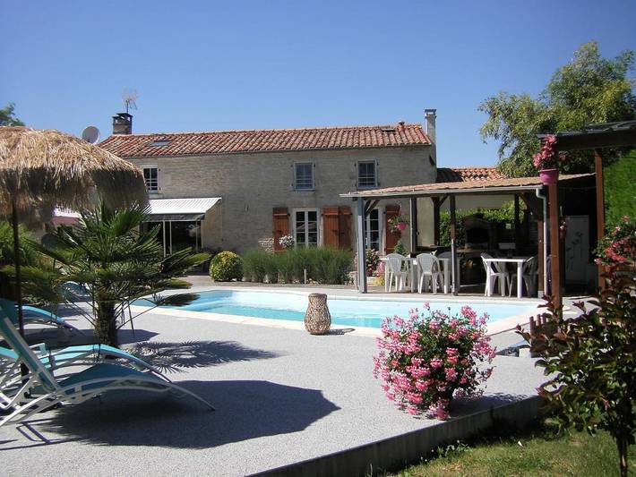 Chambre d’hôte pour 7 personnes, avec piscine ainsi que jardin et vue, adapté aux familles à La Ronde