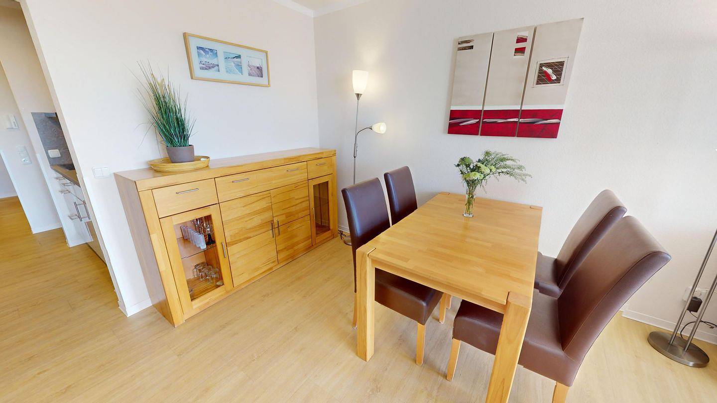 Ganze Wohnung, Fantastische Meerblick-Ferienwohnung im Fürstenhof für 4 Gäste mit Balkon und Saisonstrandkorb in Grömitz, Ostholstein