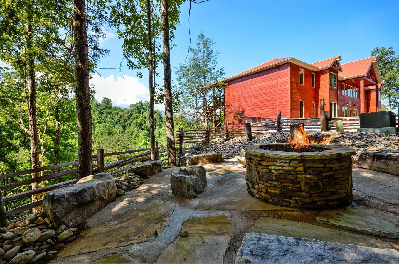 Breathtaking 14Br Cabin: Elevator, Views, Games, Hot Tubs Galore! in Pittman Center, Sevier County