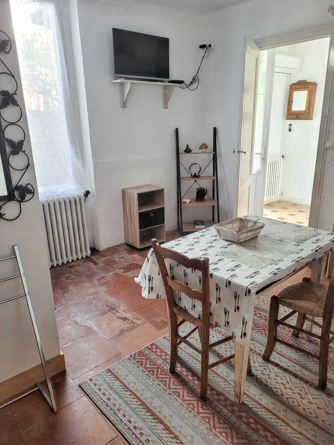 Entire studio, Studio room with dining area - 45m2 in Langon, Langon region