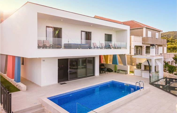 Location de vacances pour 10 personnes, avec terrasse ainsi que piscine et sauna à Drače - 3