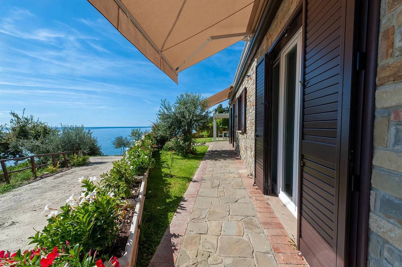 Ganze Wohnung, Apartment „Arancione“ mit Meerblick, Wlan und Klimaanlage in Cilento