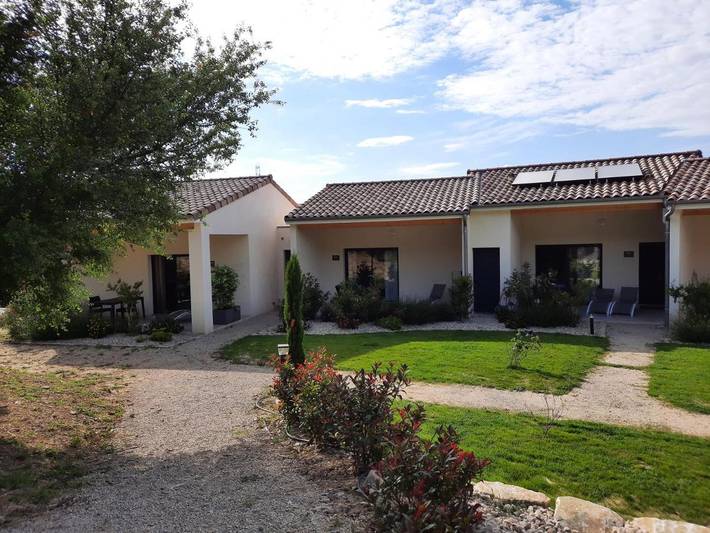 Location de vacances pour 2 personnes, avec jardin ainsi que piscine et vue, animaux acceptés à Les Tourrettes - 2
