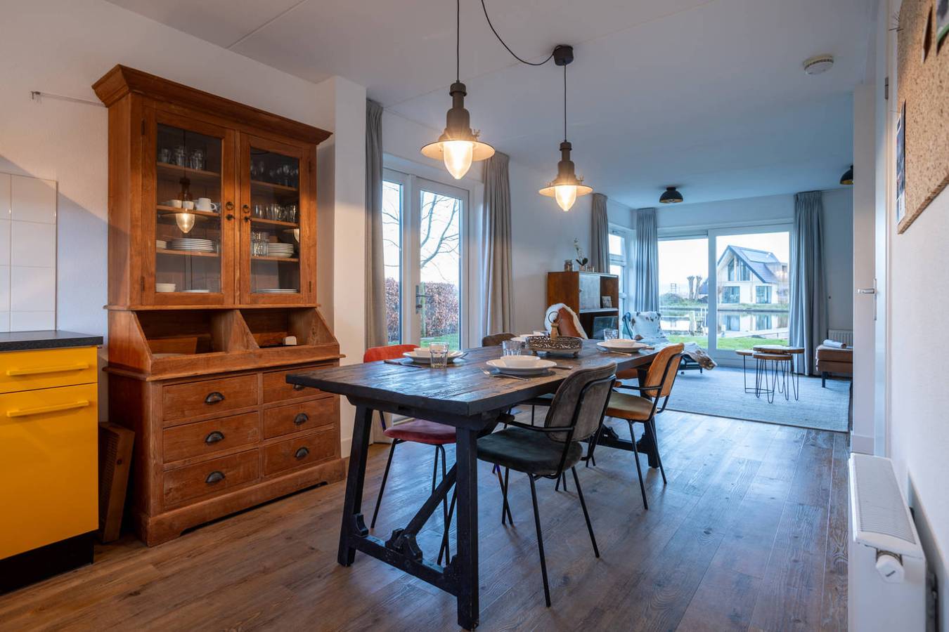 Geräumiges Ferienhaus für 4 Personen in Poelen mit Terrasse, Garten und Seeblick in Friesland