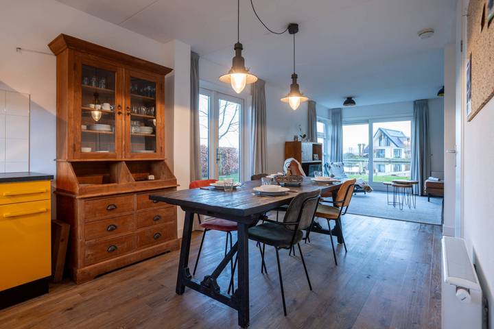 Geräumiges Ferienhaus für 4 Personen in Poelen mit Terrasse, Garten und Seeblick in Friesland