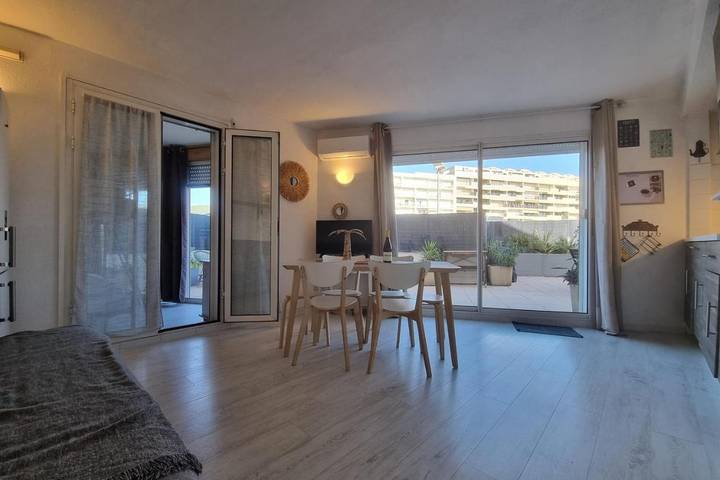 Gîte pour 6 personnes, avec terrasse dans Port De Saint Cyprien - 3