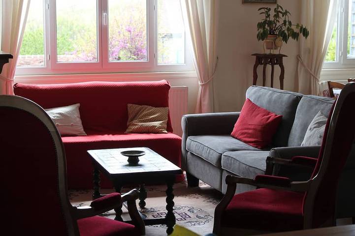 Gîte pour 8 personnes, avec Jacuzzi ainsi que Terrasse et Jardin