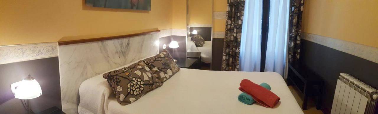 Pension Aries in Kontxa hondartza - Playa de la Concha (San Sebastian), San Sebastián