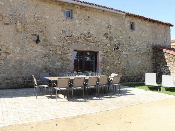 Gîte pour 10 personnes, avec Terrasse ainsi que Jardin et Piscine