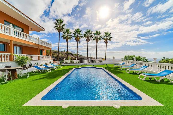 Ferienhaus für 12 Personen, mit Terrasse und Garten sowie Pool