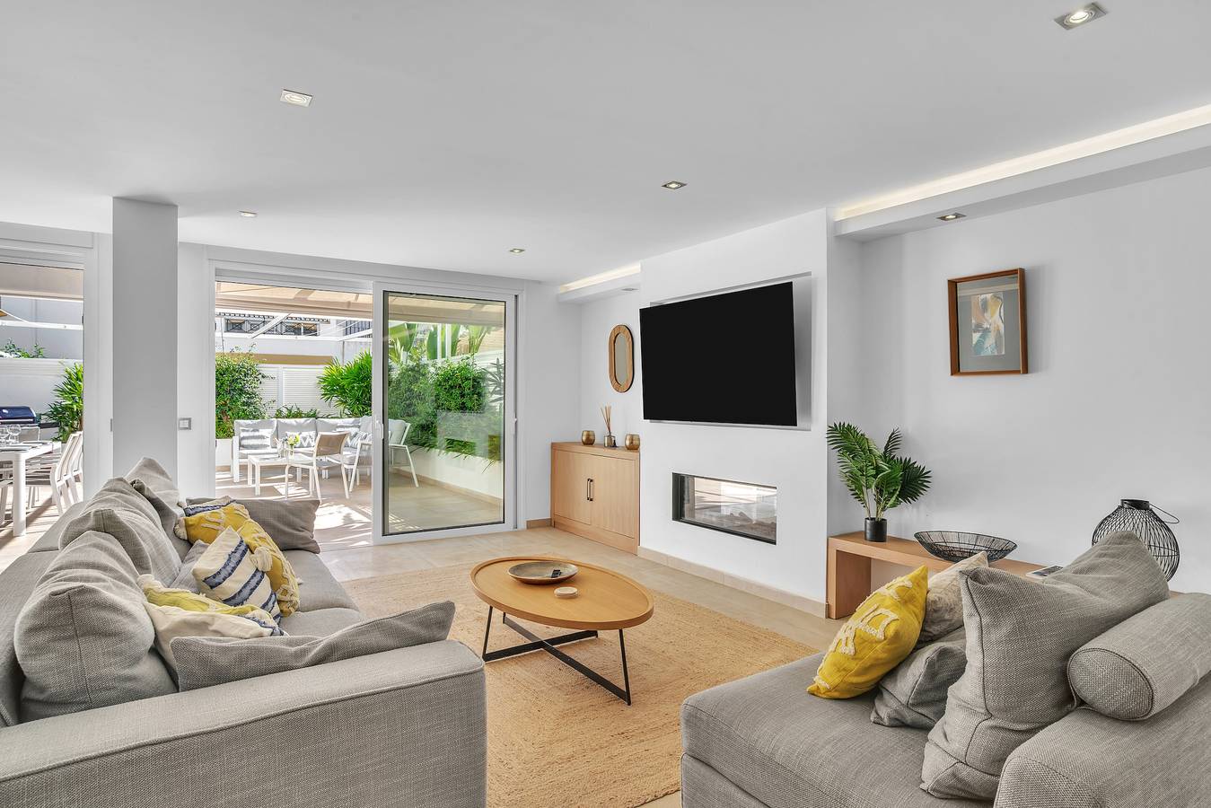 Feriehus for 11 personer med hage in Playa de Casablanca, Marbella