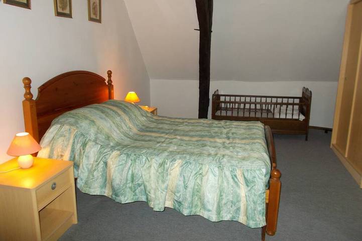 Location de vacances pour 6 personnes, avec piscine et jardin à Allonnes - 2