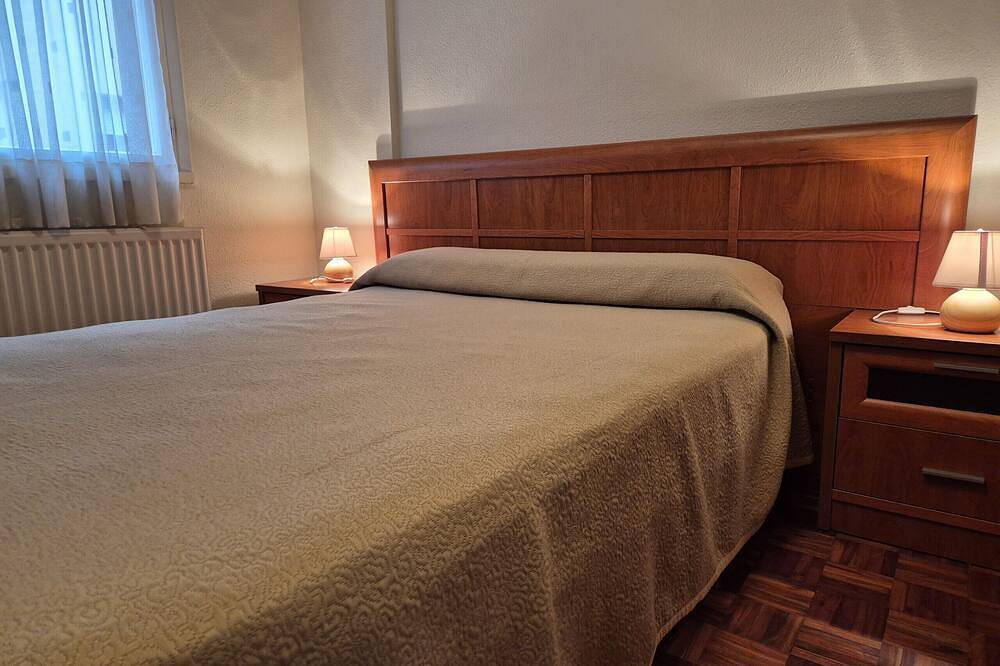 Entire apartment, 209A Apartamento Bedriñana in Villaviciosa, Costa Verde (Spain)