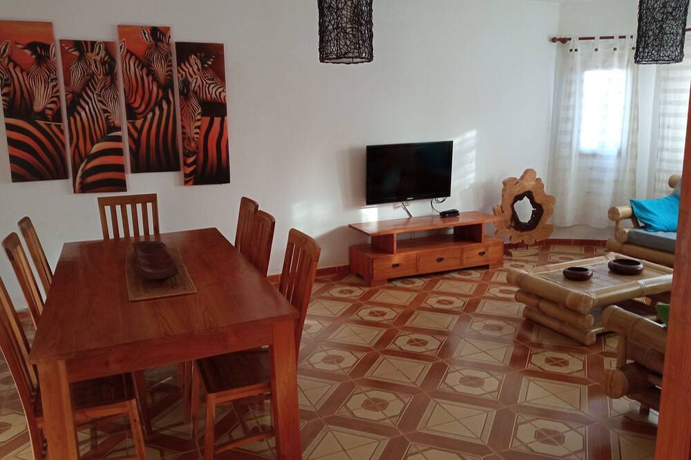 A 2 minutes de Lajares grande Maison familiale piscine bbq wifi fibre parking in Lajares, La Oliva
