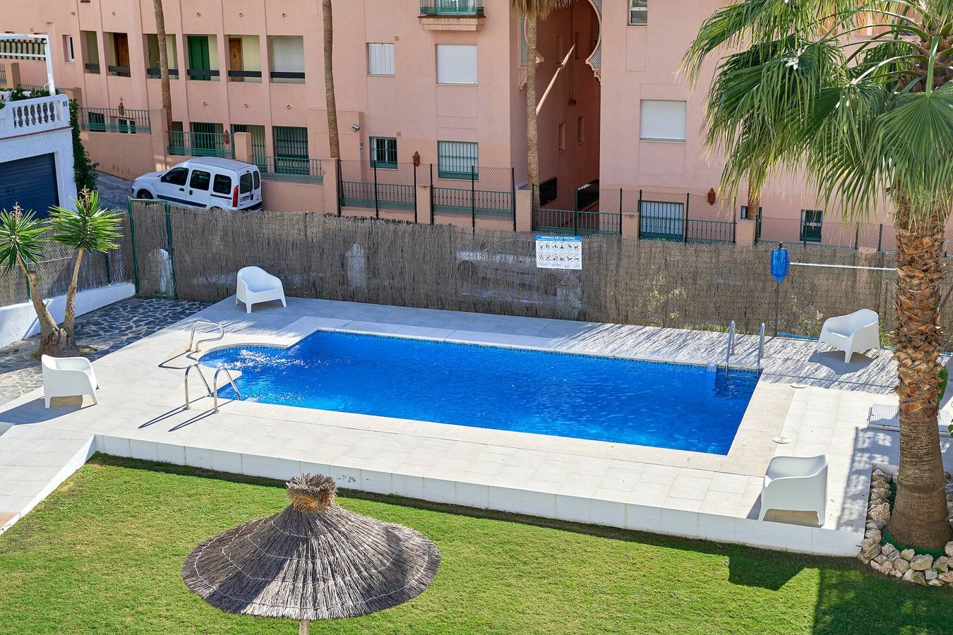 Apartment in A Hotel 'N8' with Shared Pool, Wi-Fi and Air Conditioning in Playa de Burriana, Nerja
