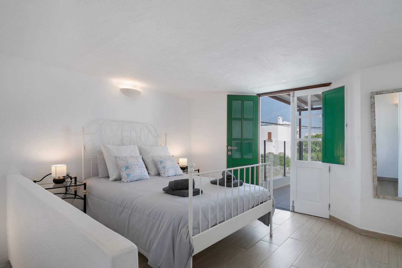 Apartamento entero, Vacaciones 'Finca El Moral En Mozaga' con vistas a la montaña, terraza privada y Wi-Fi in Mozaga, Teguise