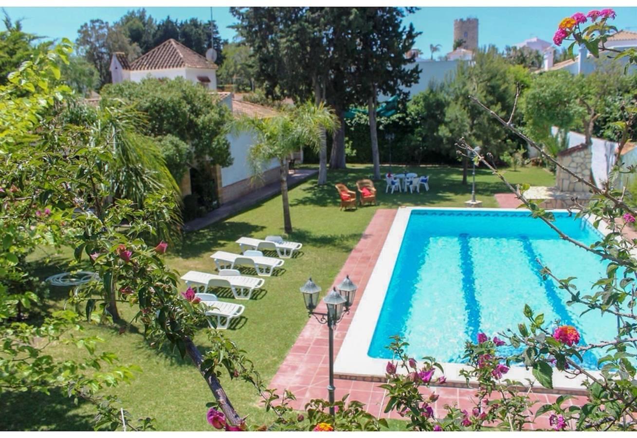 Villa Carmenes, pool, 150m beach,6-7 p in La Fontanilla, Conil de la Frontera