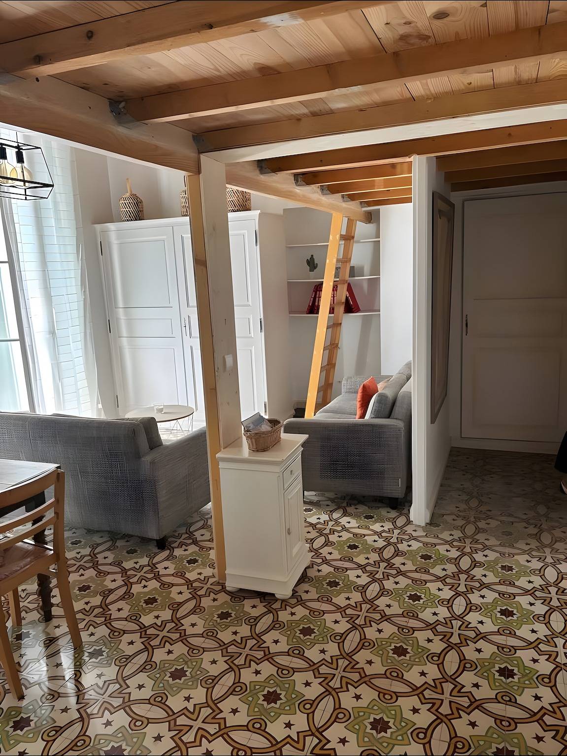 Appartement entier, Appartement « À deux pas des Arènes » avec Wi-Fi et climatisation in Nîmes, Région de Nîmes