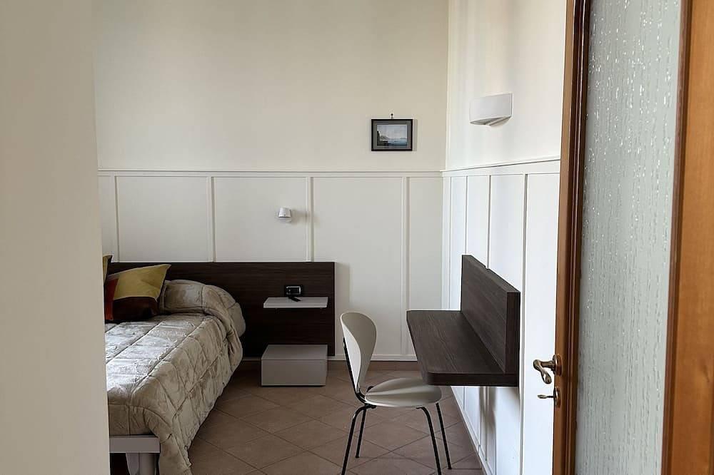 Entire apartment, La Casa di Ivan e Giorgia in Pozzuoli, Naples Province
