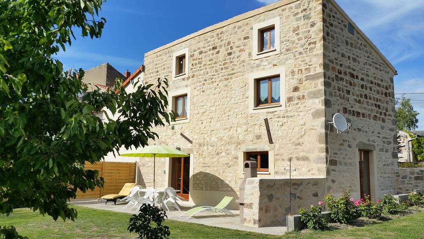 Gîte pour 7 personnes, avec jardin et terrasse, animaux acceptés