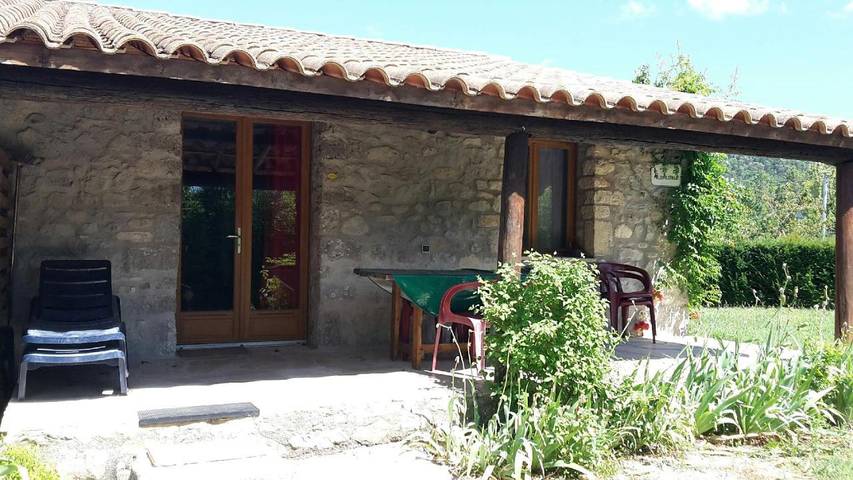 Location de vacances pour 6 personnes, avec terrasse et vue, animaux acceptés à Grospierres