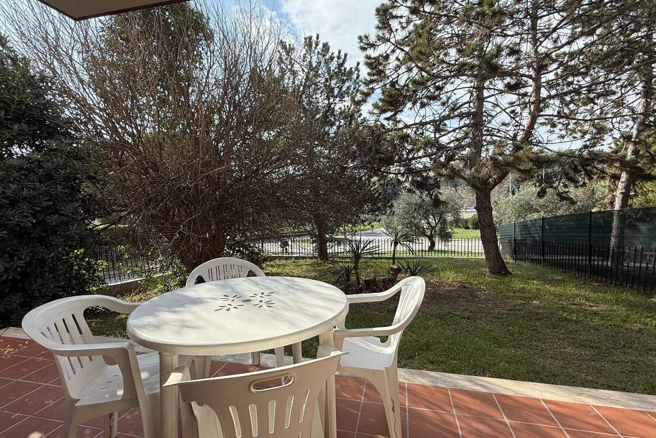 Appartamento intero, S077 - Sirolo, trilocale con giardino in centro in Sirolo, Riviera del Conero