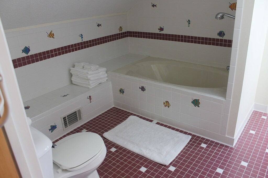 The Octagon House: Unglaubliche Aussicht auf die Berge, privat, aber nah an allem in Macon County