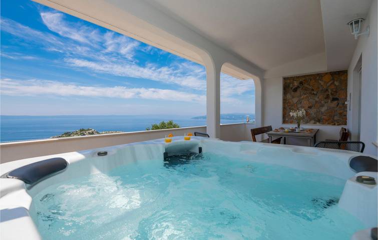 Ferienwohnung für 8 Personen, mit Terrasse in Makarska
