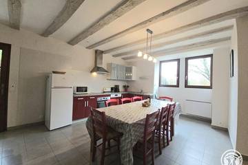 Gîte pour 9 personnes, avec jardin à Sorges