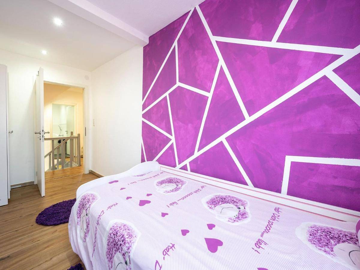 Five-Bedroom Holiday Home in Longkamp, Bernkastel-Kues & Umgebung