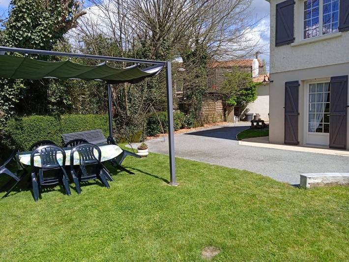 Gîte pour 4 personnes, avec terrasse et jardin