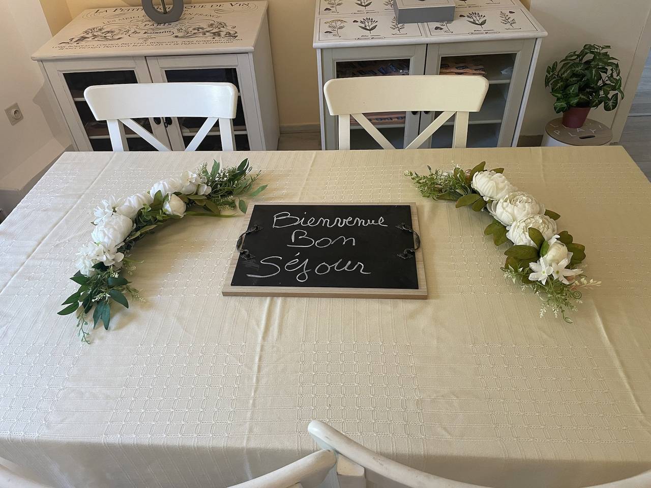 Geheel appartement, Ruim appartement in Charleroi 100 m² met parkeren 5 pers in Charleroi, Henegouwen